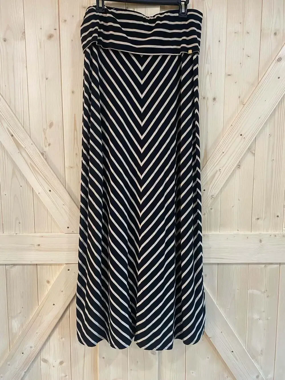 Calvin Klein black and White Striped Chevron Maxi Skirt large